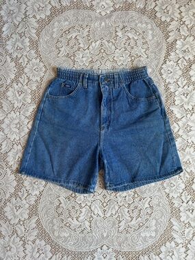 Lee Classic Vintage Denim Shorts, Medium Wash, Size 28